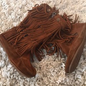 Girls Minnetonka boots